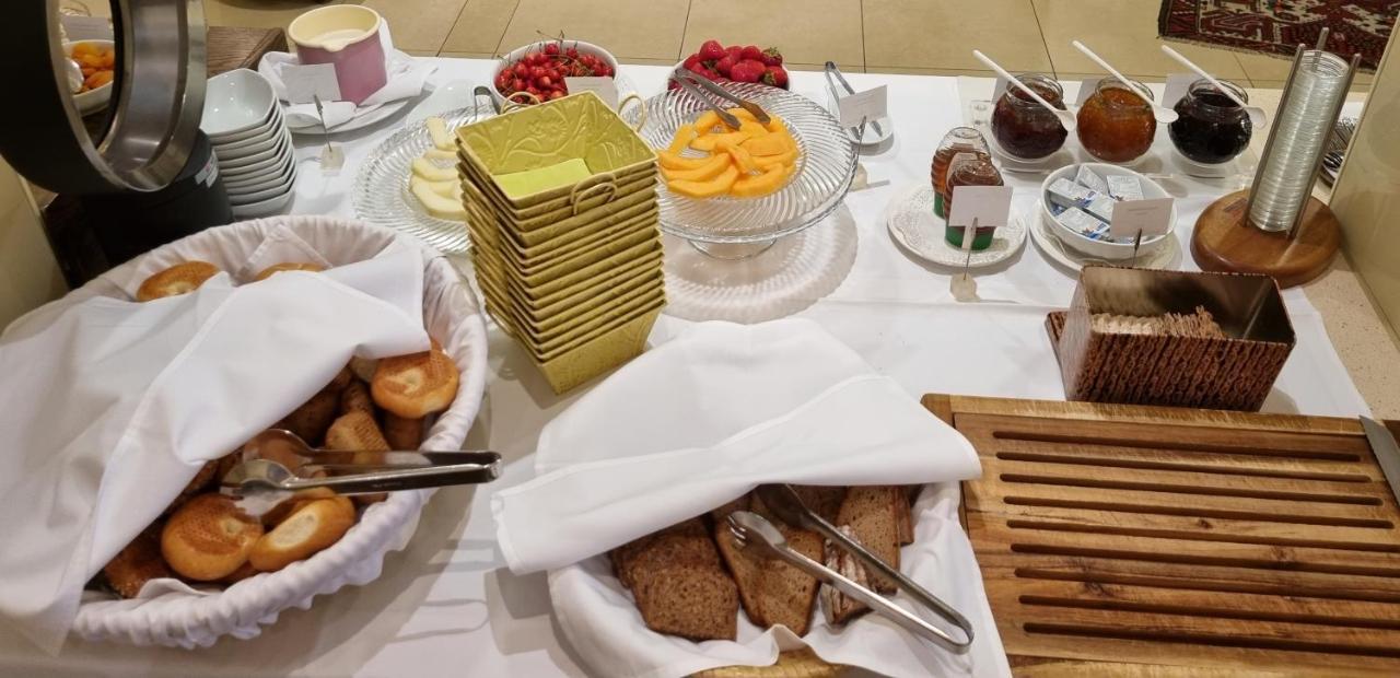 Birkenhof Gols - B & B - Wohlfuehl Hotel Mit Wochenend-Restaurant Eksteriør billede