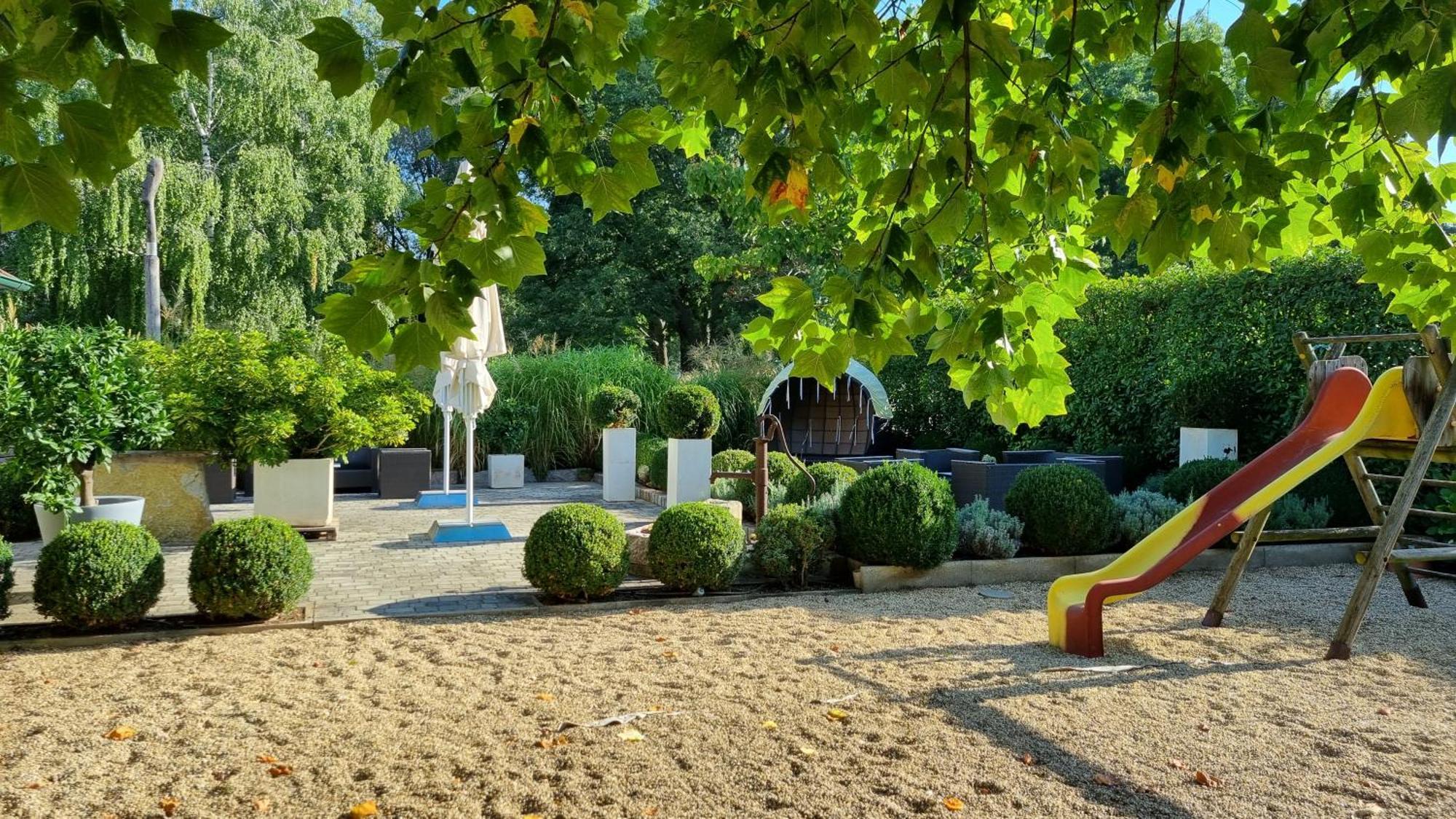Birkenhof Gols - B & B - Wohlfuehl Hotel Mit Wochenend-Restaurant Eksteriør billede