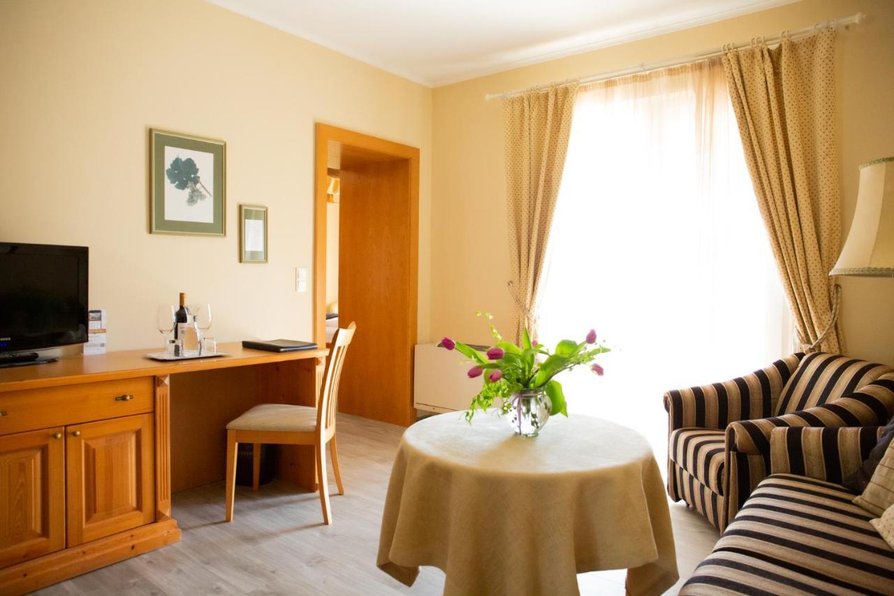 Birkenhof Gols - B & B - Wohlfuehl Hotel Mit Wochenend-Restaurant Eksteriør billede